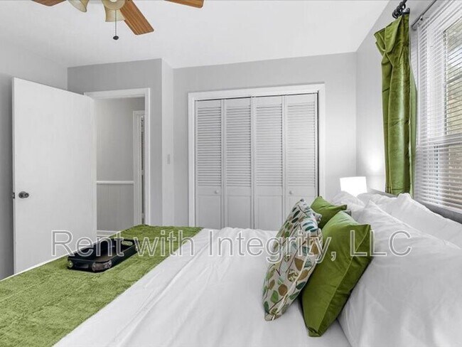 Building Photo - 1835 Portland Ave