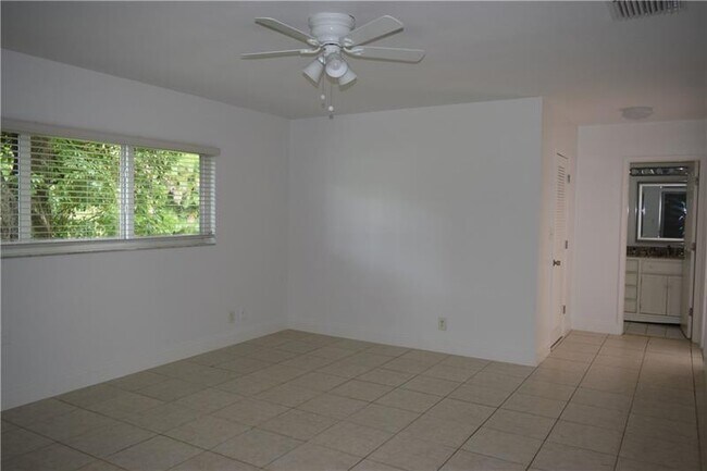 Building Photo - 4625 Glenwood Dr