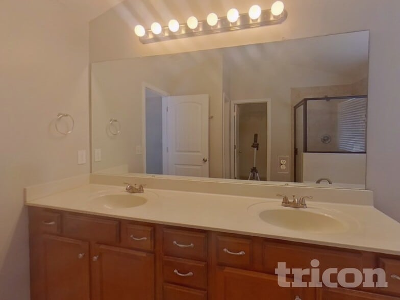 Building Photo - 2009 Tiffany Ct