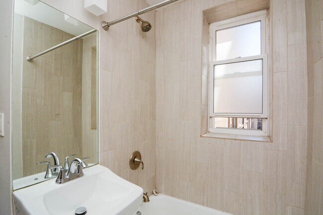 Building Photo - 511 W Belmont Ave