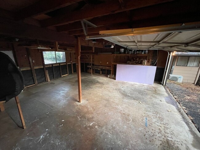 Building Photo - Two story 4 bedroom 2 bath home, Magalia
