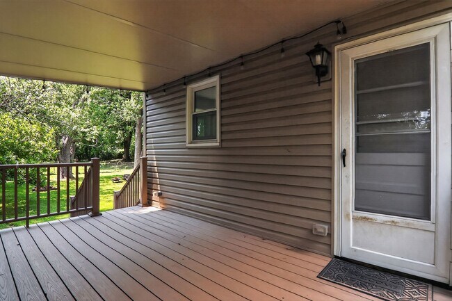 Building Photo - 4-bedroom, 2.5-bath home located in Upper Marlboro