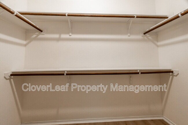 Building Photo - 920 Laserra