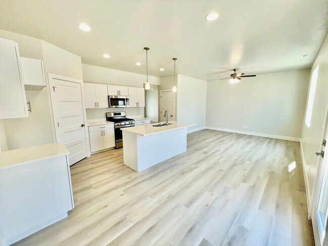 Building Photo - 632 Elmbrook Dr