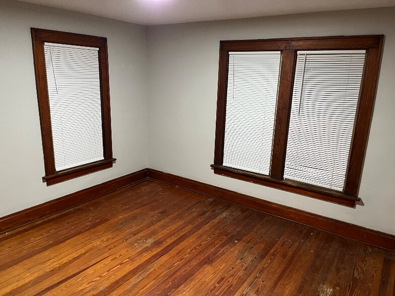 Building Photo - 221-223-223 S State St