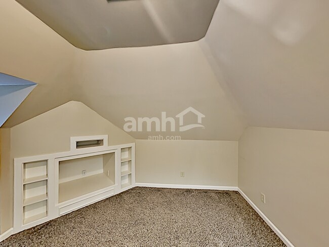 Building Photo - 1123 Tara Dr