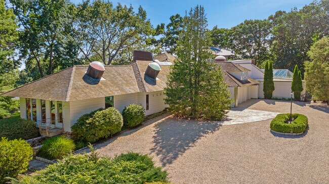 Building Photo - 11 Beachside Common