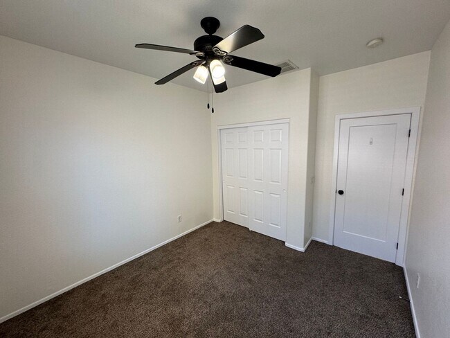 Building Photo - 4133 E Cherry Hills Dr