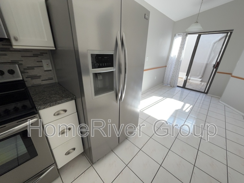 Building Photo - 5508 Salem Square Dr S