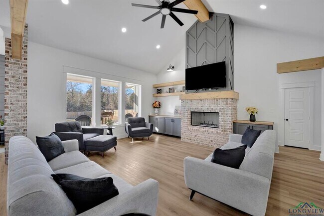 Building Photo - Beautiful 4 bedroom home