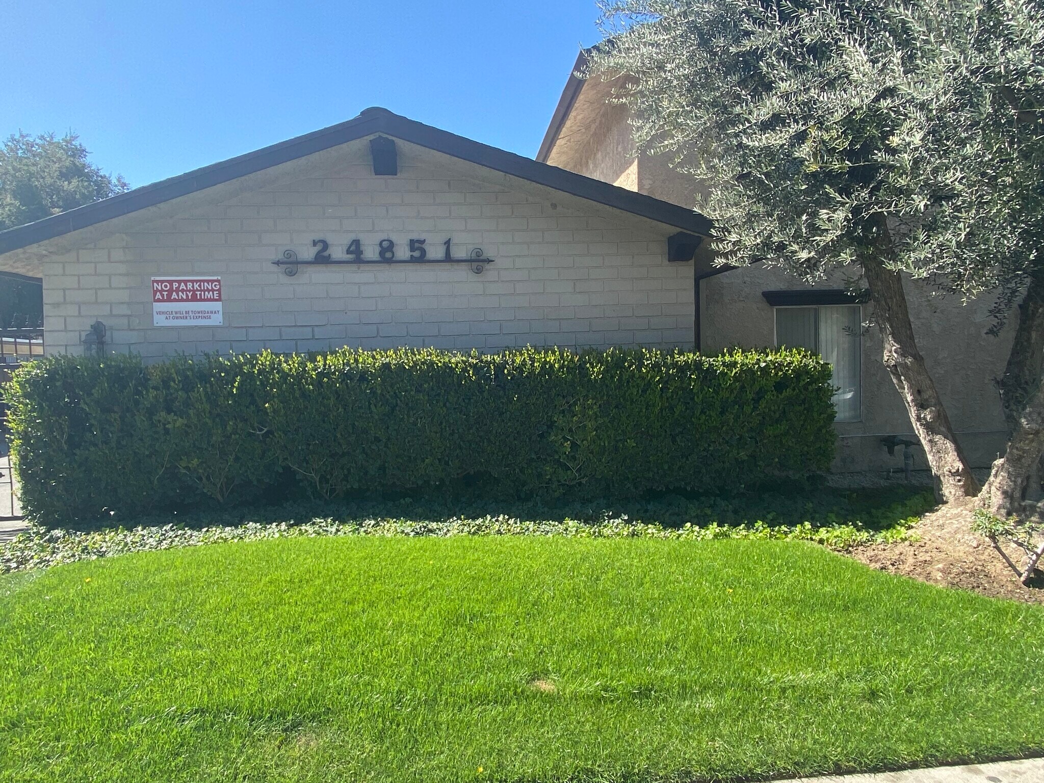 Los Angeles Property Management Group - 24851 Walnut St