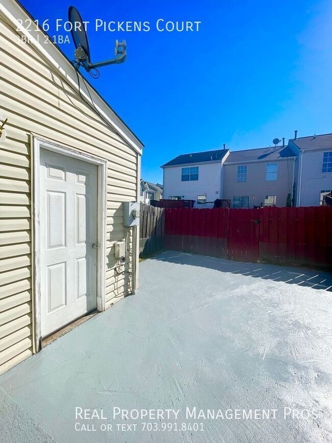 Building Photo - 2216 Fort Pickens Ct