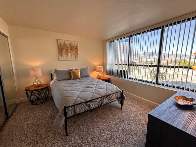 Building Photo - 450 N Arlington Ave