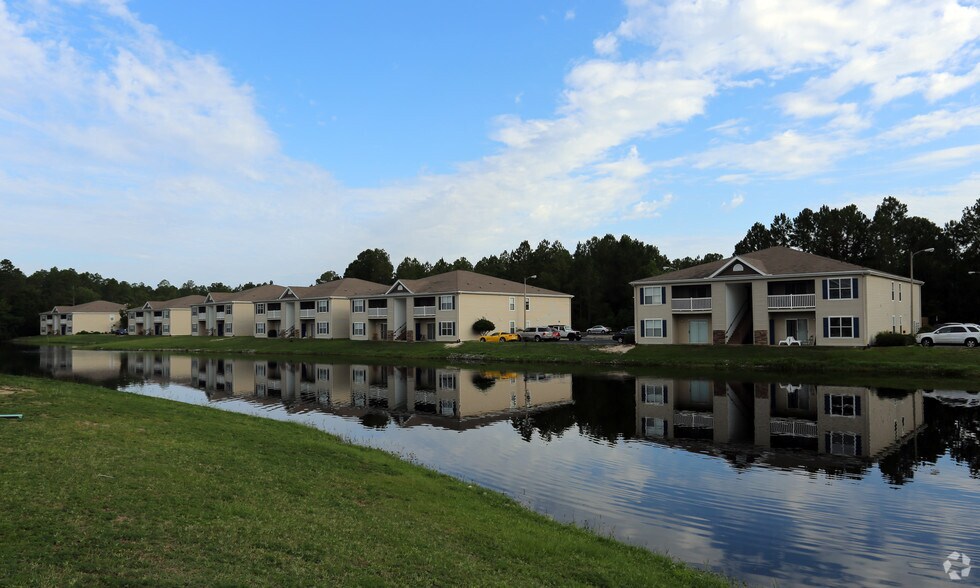 Crystal Lake Pensacola, FL Apartment Finder