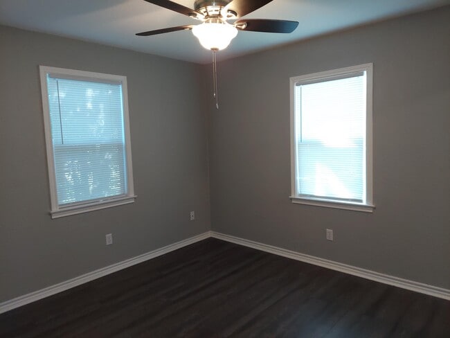 Building Photo - 606 S Pierce St