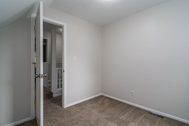 Building Photo - Recently Updated Single Family Home Available