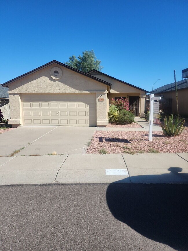 Building Photo - "Charming 3-Bedroom Oasis with 2 Baths in ...