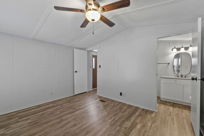 Building Photo - 6516 Blue Water Ct