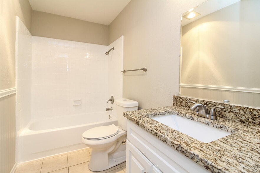 Building Photo - 9214 Willowbrook Dr