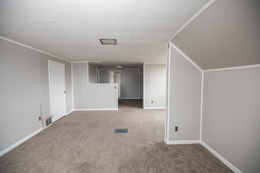 Building Photo - 1363 Frankstown Rd