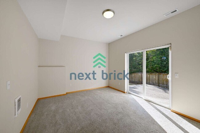 Building Photo - Spacious 4-Bed Retreat in Lynnwood with 3.5 Baths and 2,224 Sq. Ft. of Comfort!