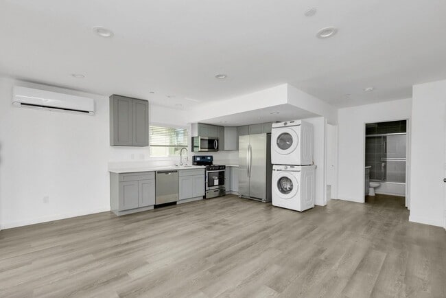 Building Photo - 1885 W 20th St