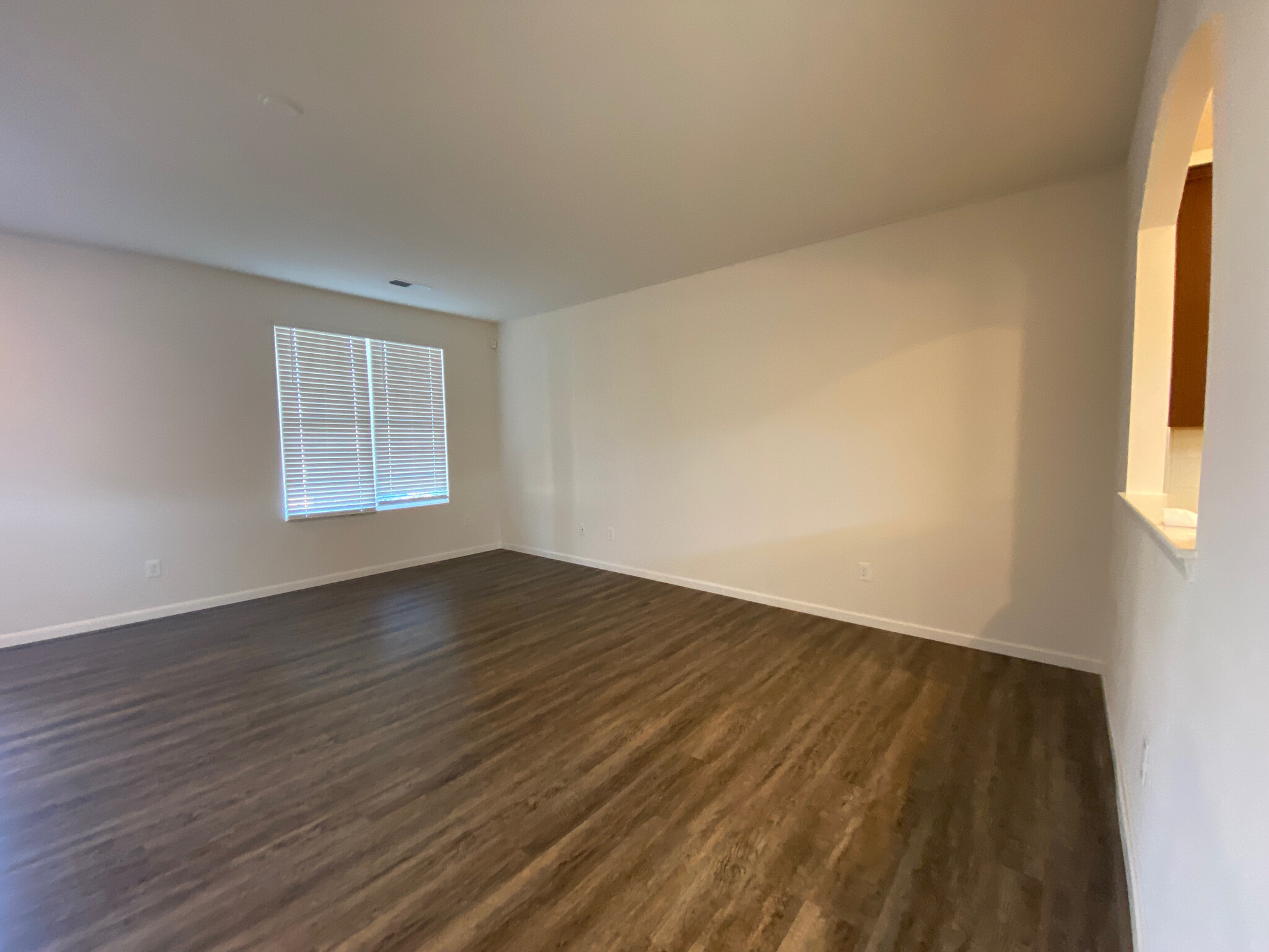 Building Photo - Room in Townhome on Johns Walk Way