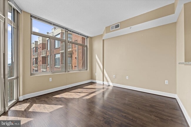 Building Photo - 3600 S Glebe Rd