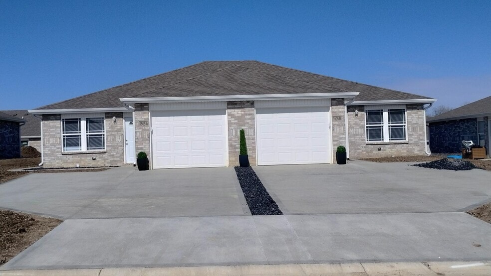 Building Photo - 1505 Coventry Ct