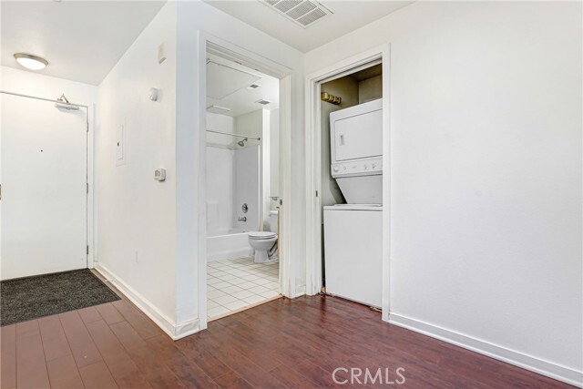 Building Photo - 630 W 6th St