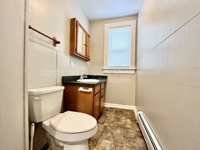 Building Photo - 429 Carrier St NE