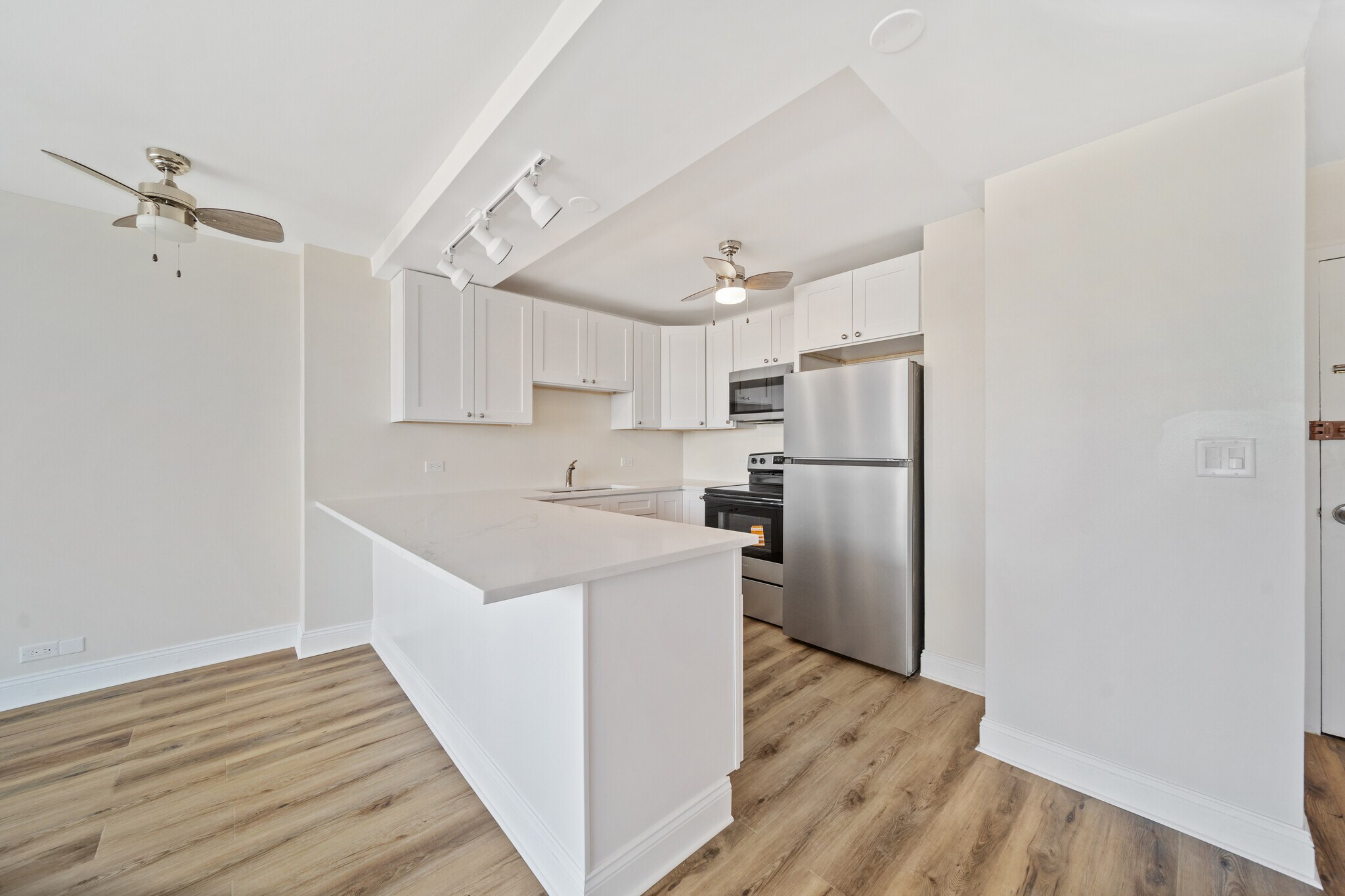 Building Photo - 1460 N Sandburg Ter