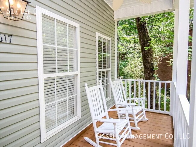 Building Photo - 517 Lee Cove