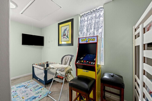 Building Photo - 4431 Luke Ave