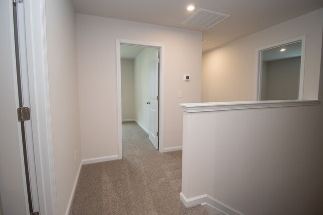 Building Photo - Spacious 4-Bedroom Home - Convenient to Fo...