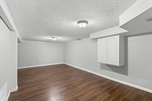 Building Photo - 1120 Gahan Dr
