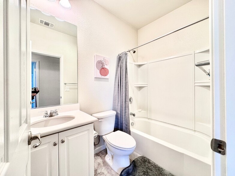 Building Photo - 1117 Genco Terrace