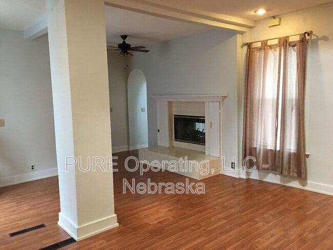 Building Photo - 4214 Pierce St