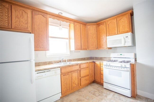 Building Photo - 359 E Chester St