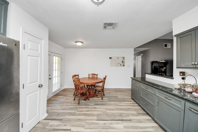 Building Photo - 11031 Kirkmead Dr