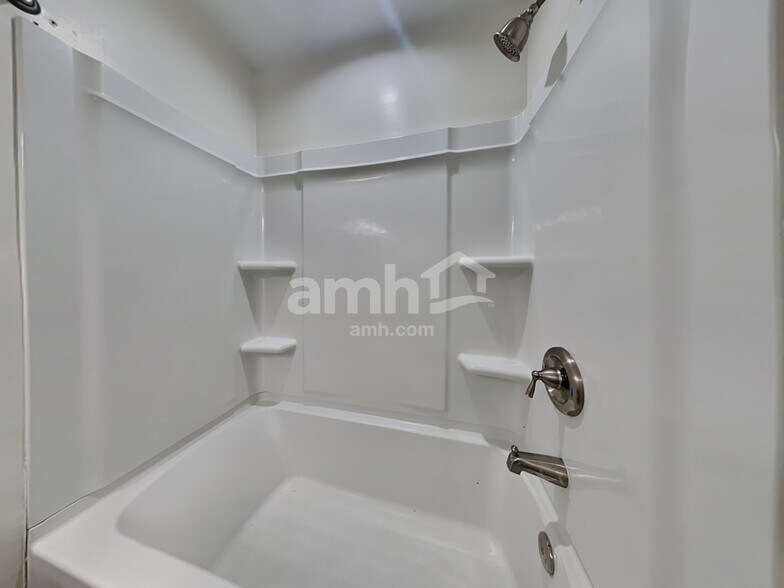 Building Photo - 1360 Hermitage Ln
