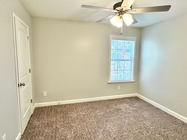 Building Photo - Now Leasing a 4-bedroom 2.5 bath in Byhalia.