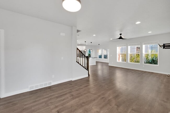 Building Photo - 5171 W Dock St