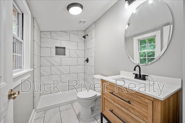 Building Photo - 509 Hardwick Ave