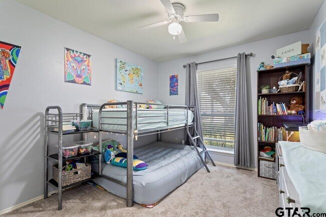 Building Photo - 308 Willow Rd