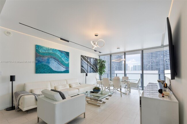 Building Photo - 1000 Brickell Plaza
