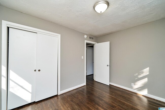 Building Photo - 832 Alden Ave