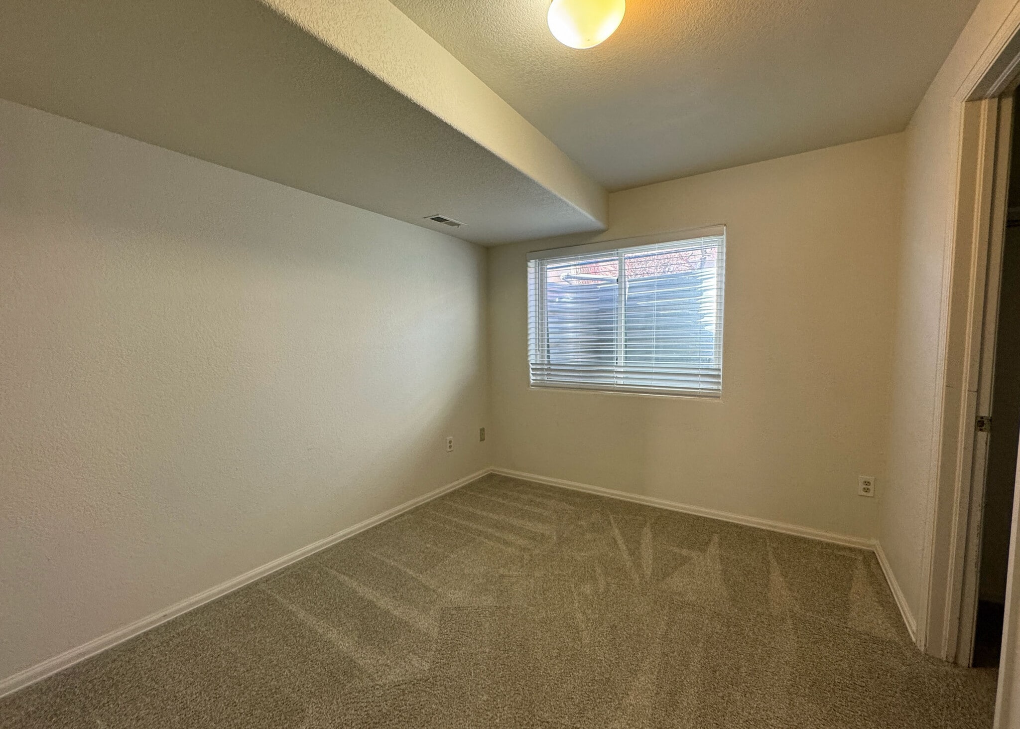 Building Photo - 6913 Yellowpine Dr