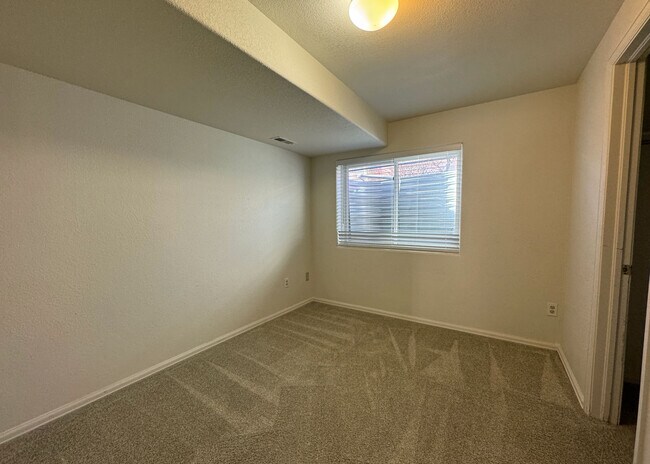 Building Photo - 6913 Yellowpine Dr