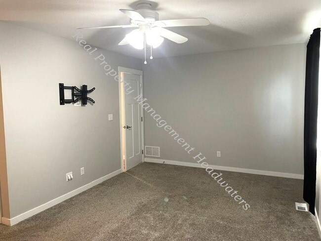 Building Photo - 3 Bedroom 2 Bath House For Rent
